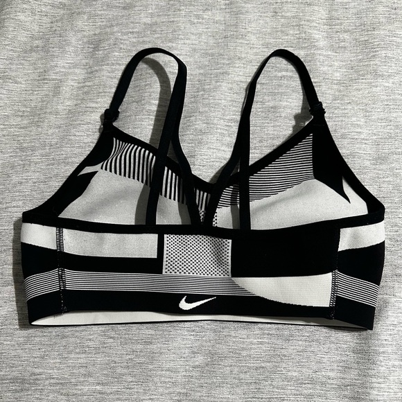 Women's Nike Flyknit Indy Bra - Picture 2 of 4